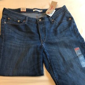 NWT Levi’s women’s mid rise boyfriend jeans